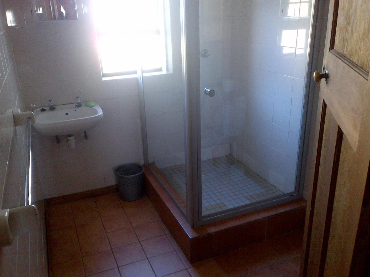 Gansbaai Lodge & Backpackers Exterior photo